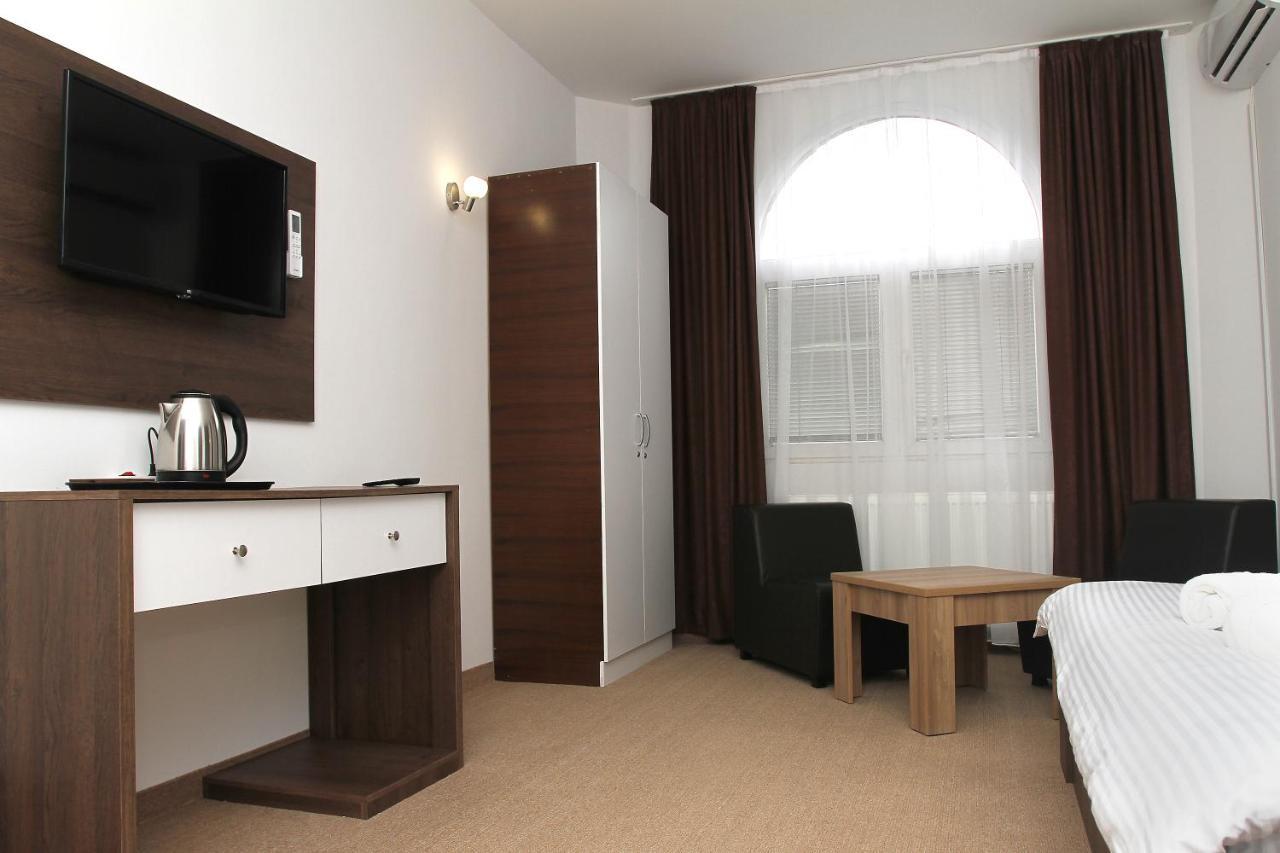 Hotel Andalus Skopje Buitenkant foto