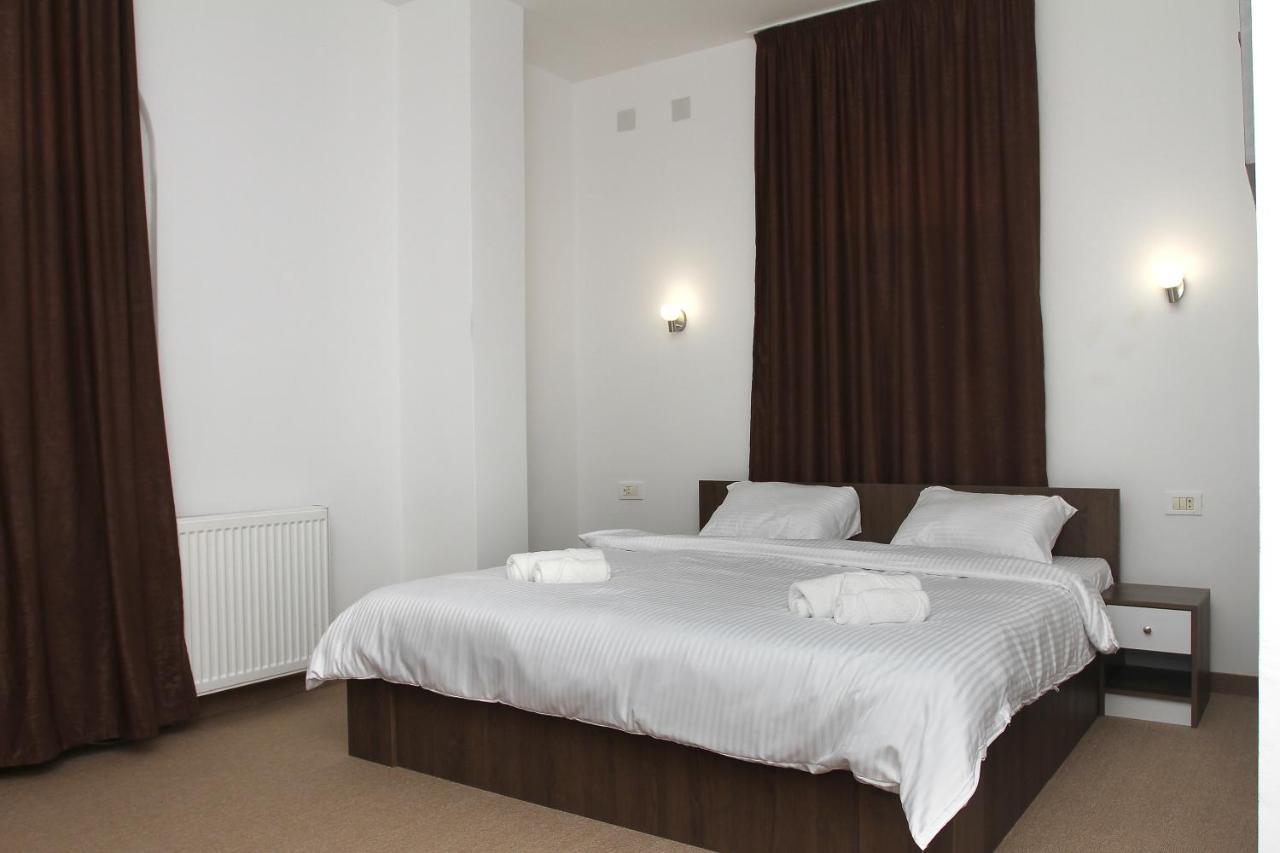 Hotel Andalus Skopje Buitenkant foto