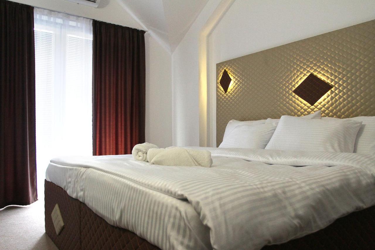 Hotel Andalus Skopje Buitenkant foto