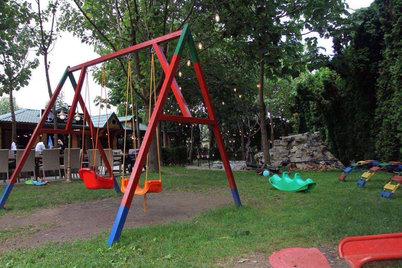 Hotel Andalus Skopje Buitenkant foto