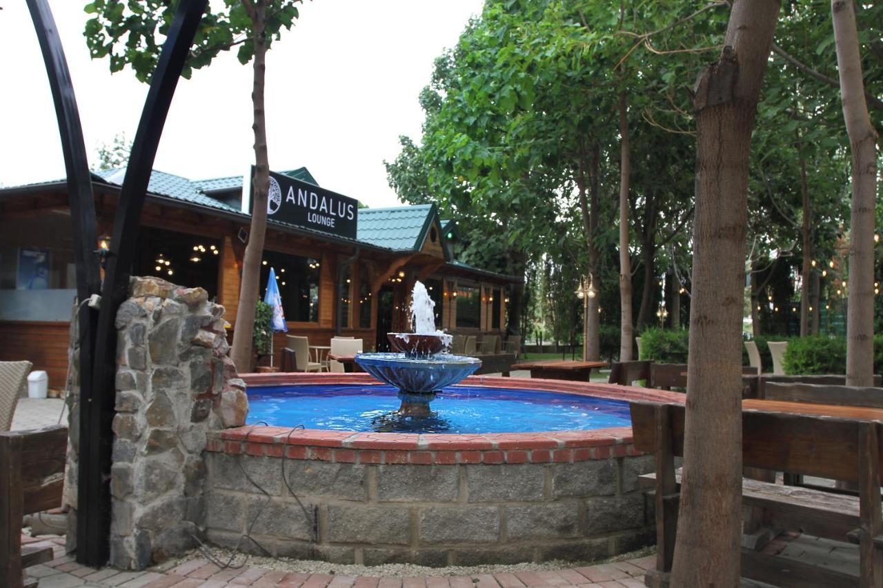 Hotel Andalus Skopje Buitenkant foto