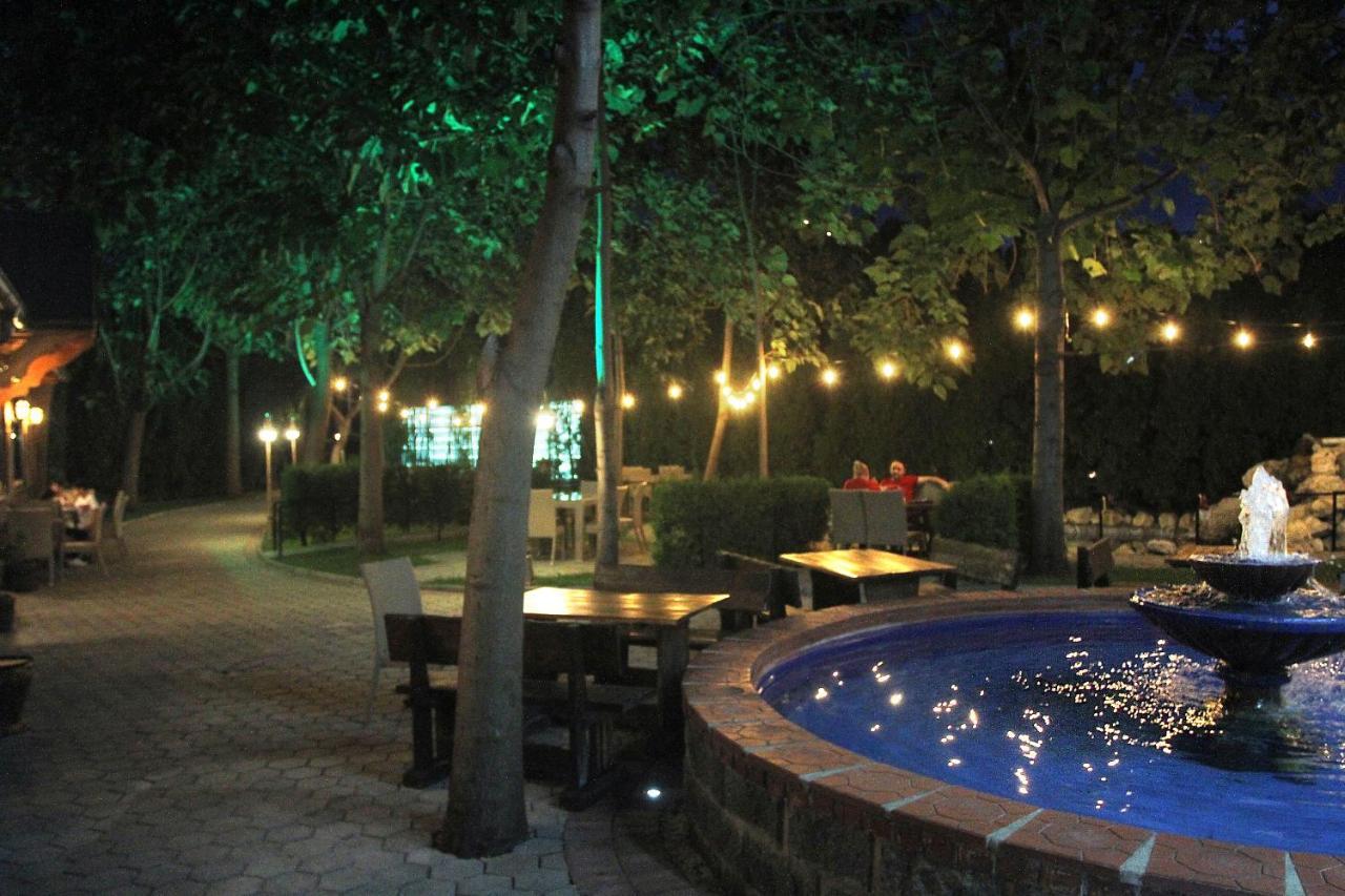 Hotel Andalus Skopje Buitenkant foto