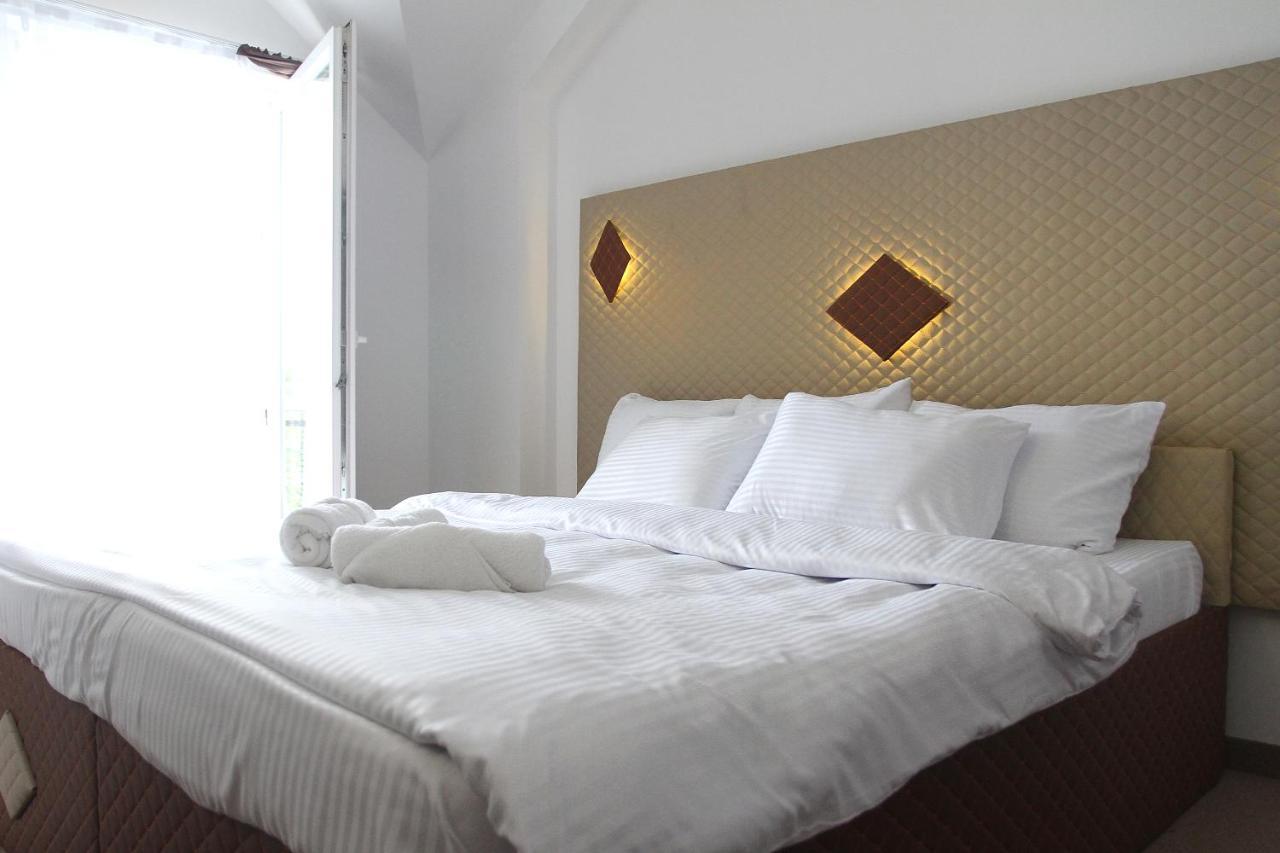 Hotel Andalus Skopje Buitenkant foto