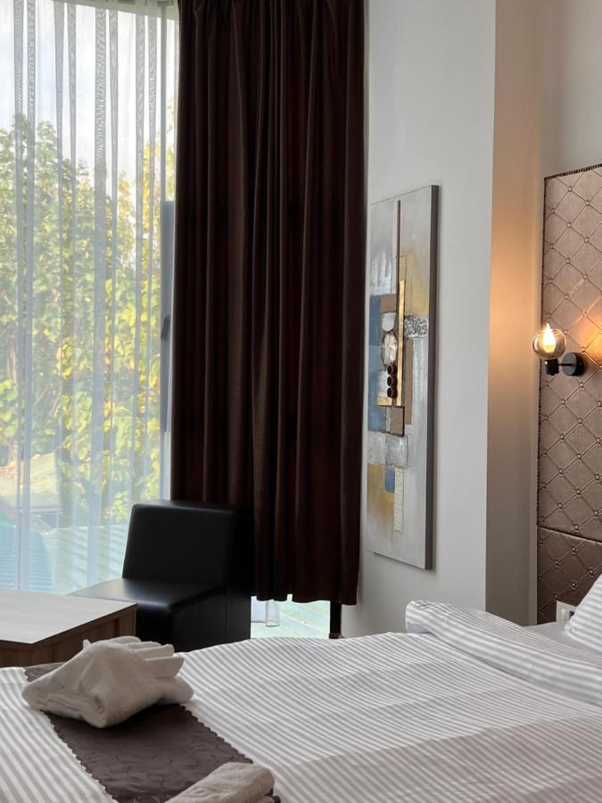Hotel Andalus Skopje Buitenkant foto