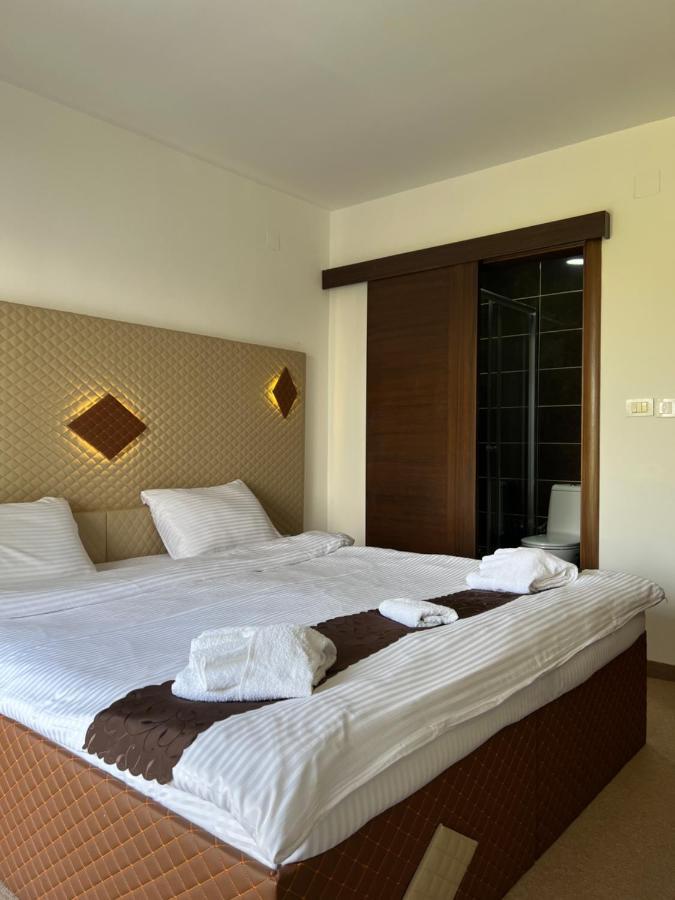 Hotel Andalus Skopje Buitenkant foto